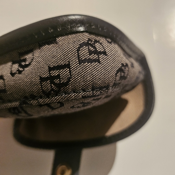 Dooney & Bourke black mini wristlet With Blue Duck Hangtag - Picture 7 of 7